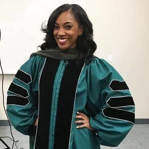 Meet your Posher, Tia